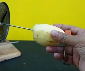 ایده های خلاقانه؛ با قوطی کنسرو سیب زمینی ها رو فنری رنده کنید عالی میشه