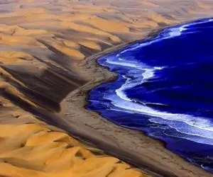 شگفتی های طبیعت؛ اینجا تلاقی موج های اقیانوس اطلس با صحرای نامیب را خواهید دید