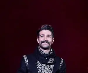 سکانس خندان؛ تو کنسرت حمید هیراد یه خانومی صداش کرد فقط واکنشش عمرا فکرشو میکردی