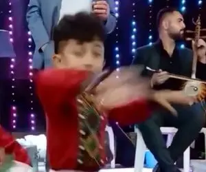 آواز محلی؛ پسر بچه جوری میرقصه که سر و تهش معلوم نیس سر گیجه میگیری رقصش کرمانجی