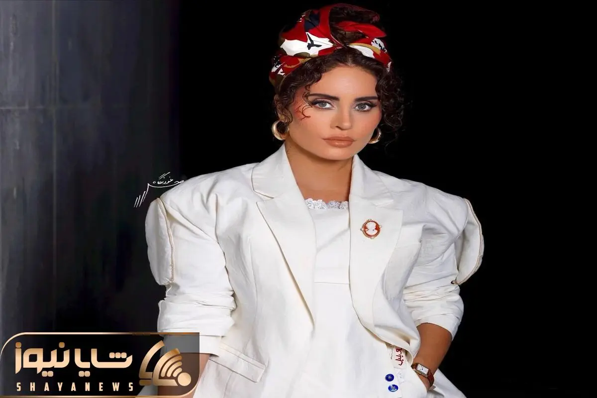 سفر به ایام قدیم سال 1370؛ چهره الناز شاکردوست تو خونه پدری و قبل عمل بینی و ژل لب سفر به ایام قدیم سال 1370؛ چهره الناز شاکردوست تو خونه پدری و قبل عمل بینی و ژل لب