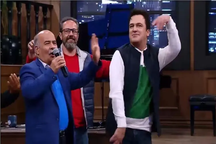 سکانس شاد/ چه رقصی میکنه حامد آهنگی با پیرمرد های شاد و باحال/لرزش بدنش عالیییه