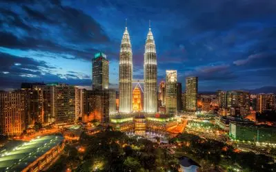 ساخت و ساز های کبیر؛ برج های دوقلو پتروناس تو مالزی با 88 طبقه و پل هوایی وسطش محشر