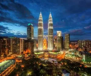 ساخت و ساز های کبیر؛ برج های دوقلو پتروناس تو مالزی با 88 طبقه و پل هوایی وسطش محشر