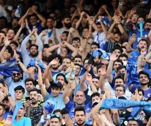 (عکس) خواننده مشهور تماشاگر بازی استقلال - نساجی!