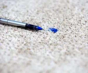 ترفندهای خانه داری؛ چجوری لکه جوهر رو از روی فرش پاک کنیم؟