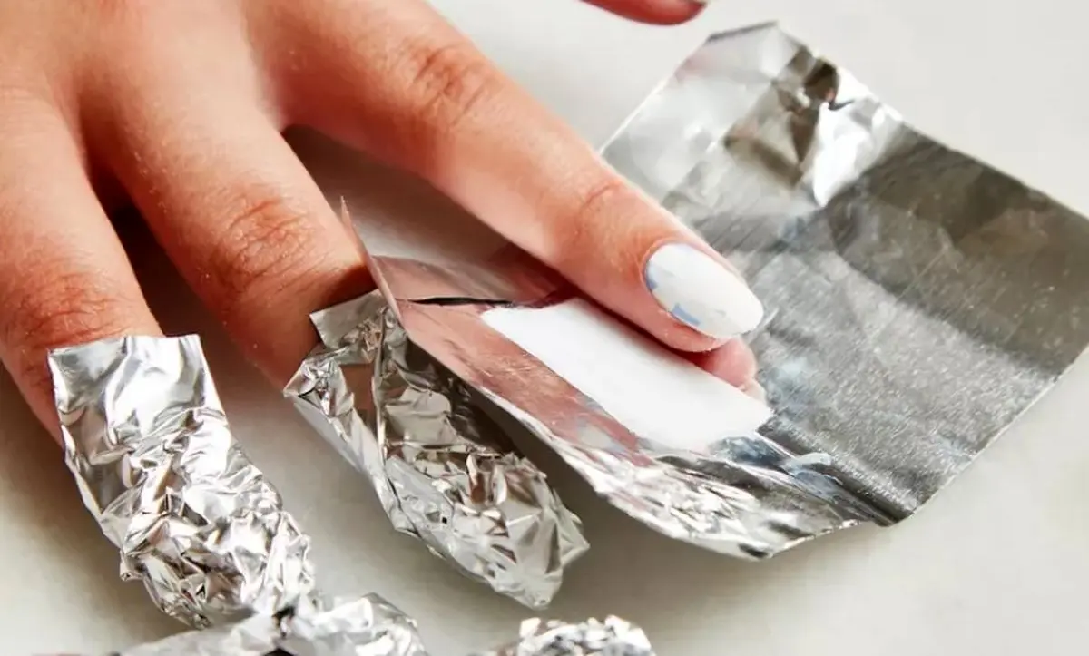 Remove-acrylic-nails-at-home-2