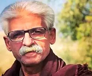 آواز محلی؛ رقص زیر خاکی از ناصر رزازی تو عروسیش بین رفقاش هنگ میکنی