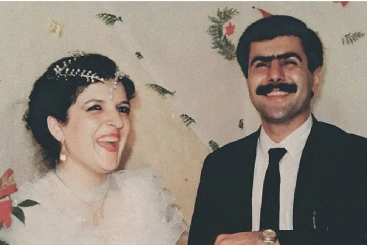 تو عروسی دهه 40 برادر داماد رقص پروانه ای میره خیلی تند و سریع