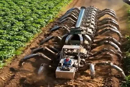 کشاورزی نوین؛ شخم زن هشت پا اندازه صد تا گاوآهن کار میکنه سریع و دقیق بدون پِرت تایم