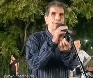 آواز بهشتی؛ مرد مسن جین پوش اومد جلو میکروفن جلو همه من یه معشوقه میخواستم خوند