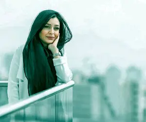 موتور سواری خفن "ساره بیات" تو خیابون