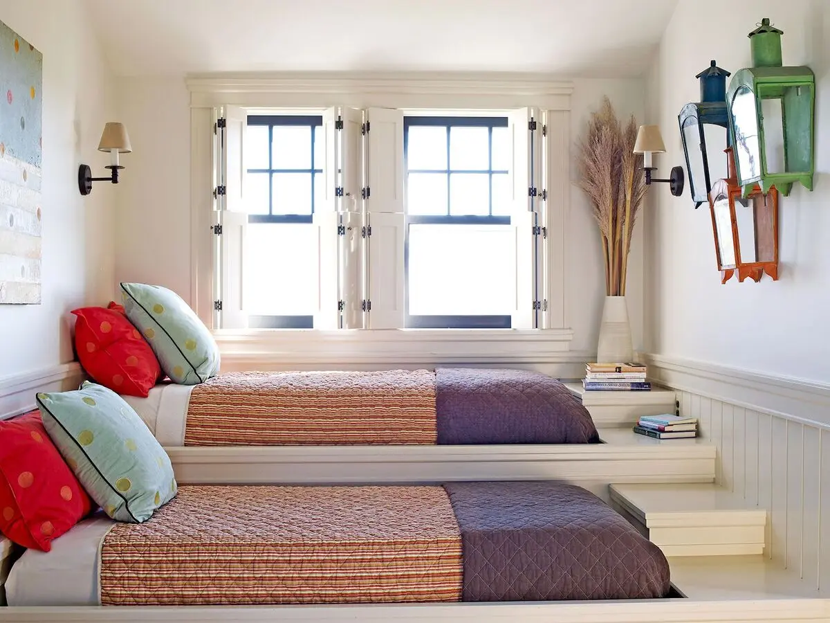 two-beds-stairs-c5536fae-b78a860fa9b0420392d968119d004c05