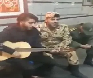 آواز خیابانی؛ دوتا سرباز تو ترمینال یکی جگرسوز آواز خوند اونیکی هم عین ابر گریه میکنه