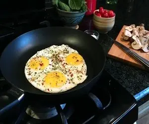 یک ترک کوچک روی تفلون خطرات جبران ناپذیری داره که ازشون خبر نداری!