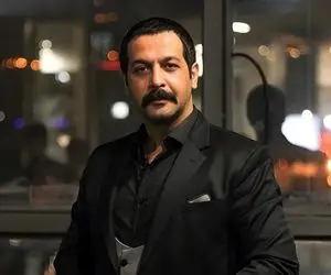 آواز شاد؛ آهنگ عاشقانه کامران تفتی که تو خیابون جلو مردم برای متین خوند با صدای خاص