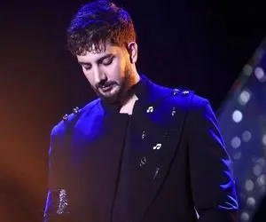 آواز تلفیقی؛ فرزاد فرزین تو کنسرتش بعد اجرای غمگین کاری کرد همه از ماتریکس خارج بشن