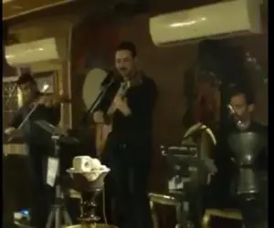 آواز خیابانی؛ ببینید این بند بر انرژی چه ملت رو با آهنگ زن زیبا شاد کردن!