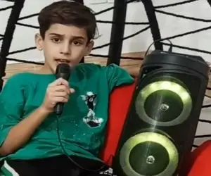 آواز احساسی؛ پسربچه رو هنوز از شیر نگرفته جوری عاشقانه برا عشق آینده اش خوند کف میکنی