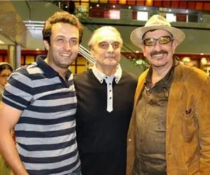 سکانس احساسی/گریه های دوستان همایون بعد از درگذشتش/مصطفی زمانی چه زجری میکشه