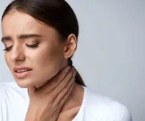 گلودرد چه علائمی دارد و چگونه درمان می شود؟