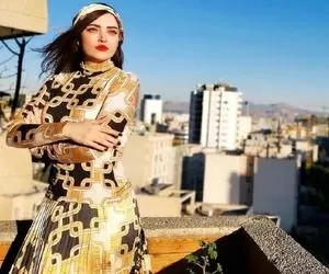 بهنوش طباطبایی صورتی شد؛ از شال تا ماسک!