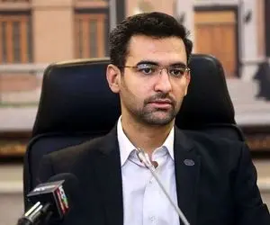 تصویری از جواد آذری جهرمی و فرزندش در مسیر پیاده روی اربعین