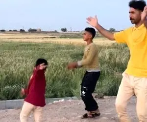 آواز محلی؛ پدر کارگر با دو پسر شاخ شمشاد فسقلیش چه رقصی میکنن فقط حرف بچه درمورد پدرش
