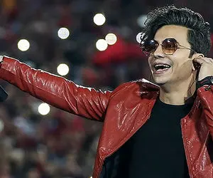 آواز شاد؛ تو کنسرت ابراهیم زاده طرفدارش ویلچریه بزور پا میشه وای میسته ولی کو محل