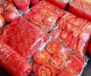 ترفندهای خانه داری؛ گوجه رو بدون اینکه طعمش خراب بشه فریز کنید