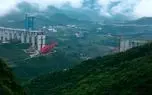 ساخت چین؛ چینیا جای خالی پل تو عکسو که زیرش دره ۹۳۰متریه با سلام و صلوات پر کردن راحت