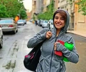 عکس حیرت انگیز الناز حبیبی در کافه با کت شلوار مردانه!