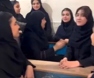 آواز وطن پرستانه؛ دخترا تو کلاس درس با صدای زیبا و ریتم جذاب برای ایران جان خوندن