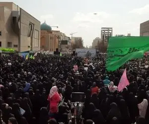 (عکس) پلاکارد «خاص» یک خانم در تجمع مشهد 