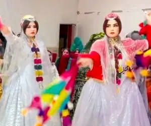 آواز محلی؛ پایکوبی قشقایی زن و مرد که لذت میبری از اصالت بانو لباس محلی آقا کت شلوار