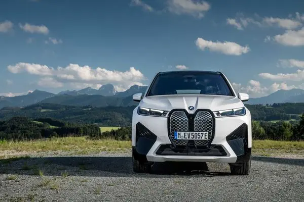 BMW iX M60, concept for color-changing body 