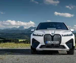 بی ام و iX M60 با ویژگی شگفت انگیز تغییر رنگ بدنه!