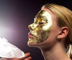 آشنایی با معجزه ای به نام ماسک ورق طلا؛ اینجوری پوستتو عین یه تیکه طلا شفاف و گوگولی کن