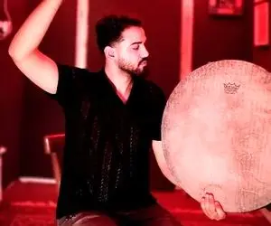 نوای جگرسوز؛ ایمان مهابادی مداحی بریم نجف رو با دف میزنه از اصلش اشک درار تر