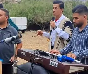 آواز اصیل؛ آرمان امیدی تو عروسی هم شیره اش تو کوه و دشت چه آهنگ دلنشینی خوند لباسشو