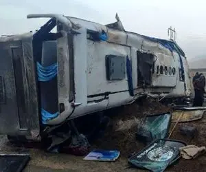 واژگونی اتوبوس شیراز - سنندج؛ چند نفر مصدوم شدند؟