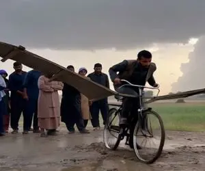 اختراع سنتی؛ مرد افغانی دوچرخه پرنده ساخت رکاب زد انقد اوج گرفت سر از ایران درآوورد