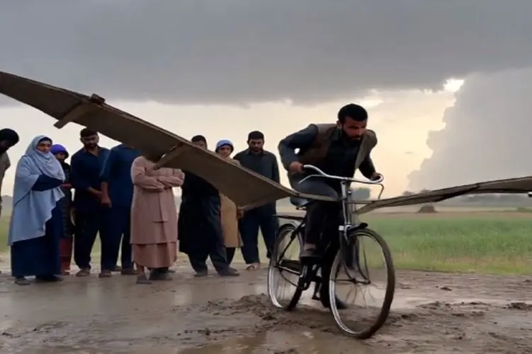 اختراع سنتی؛ مرد افغانی دوچرخه پرنده ساخت رکاب زد انقد اوج گرفت سر از ایران درآوورد