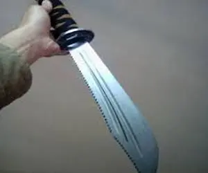 حمله وحشیانه زورگیران به کلاه‌فروشی با قمه در روز روشن