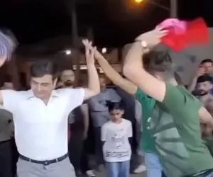 آواز شاد؛ تناقض رفتاری فقط رقص این آقایون؛ قیافه جدی رقص شاد و محلی با دستمال