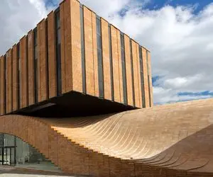 ساختمان ترمه سیالیتی چند کاربره/ بنایی با الهام از امواج دریا برای آشتی سنت و مدرنیته