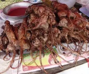 طرز تهیه "موش گریل" مگه داریم مگه میخورن؛ بیچاره تو آب جوش پوستش کنده شد بعدم سرخ شد