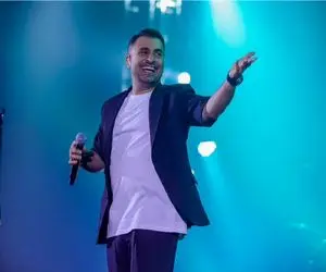 آواز شاد/ علیرضا طلیسچی تو کنسرتش یه جوری میرقصه و که مردمم براش کل میکشن