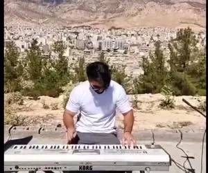 آواز خیابانی؛ آقاهه چطور تو کوه و کمر آهنگ بندری میزنه ارگ رو چجوری برده اونجا؟