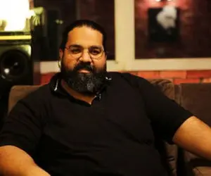 رضا صادقی هم از ایران مهاجرت می کند؟